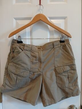 L.L. Bean Since 1912 Women's Casual Cargo Shorts in Khaki Size M
